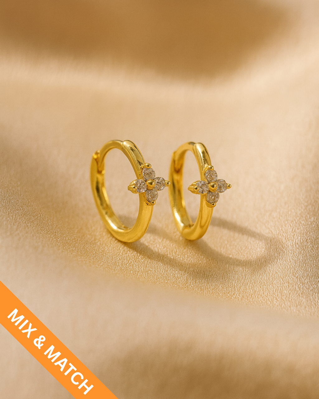 Creolen in Blumenform aus Sterling Silber mit Zirkonia, vergoldet von PERLI.