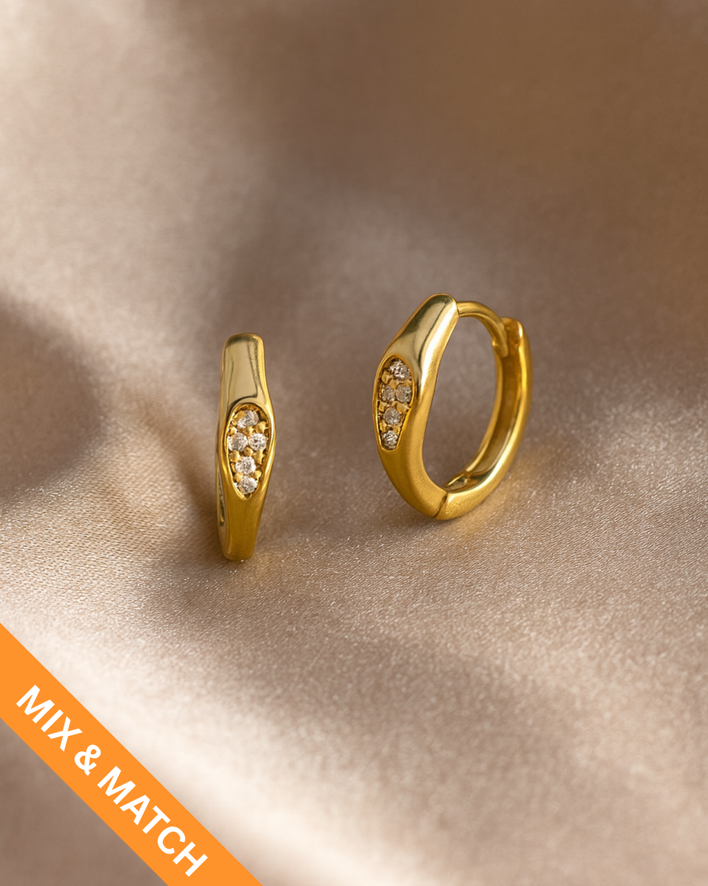 asymmetrische Hoops mit Zirkonia Steinen von PERLI.