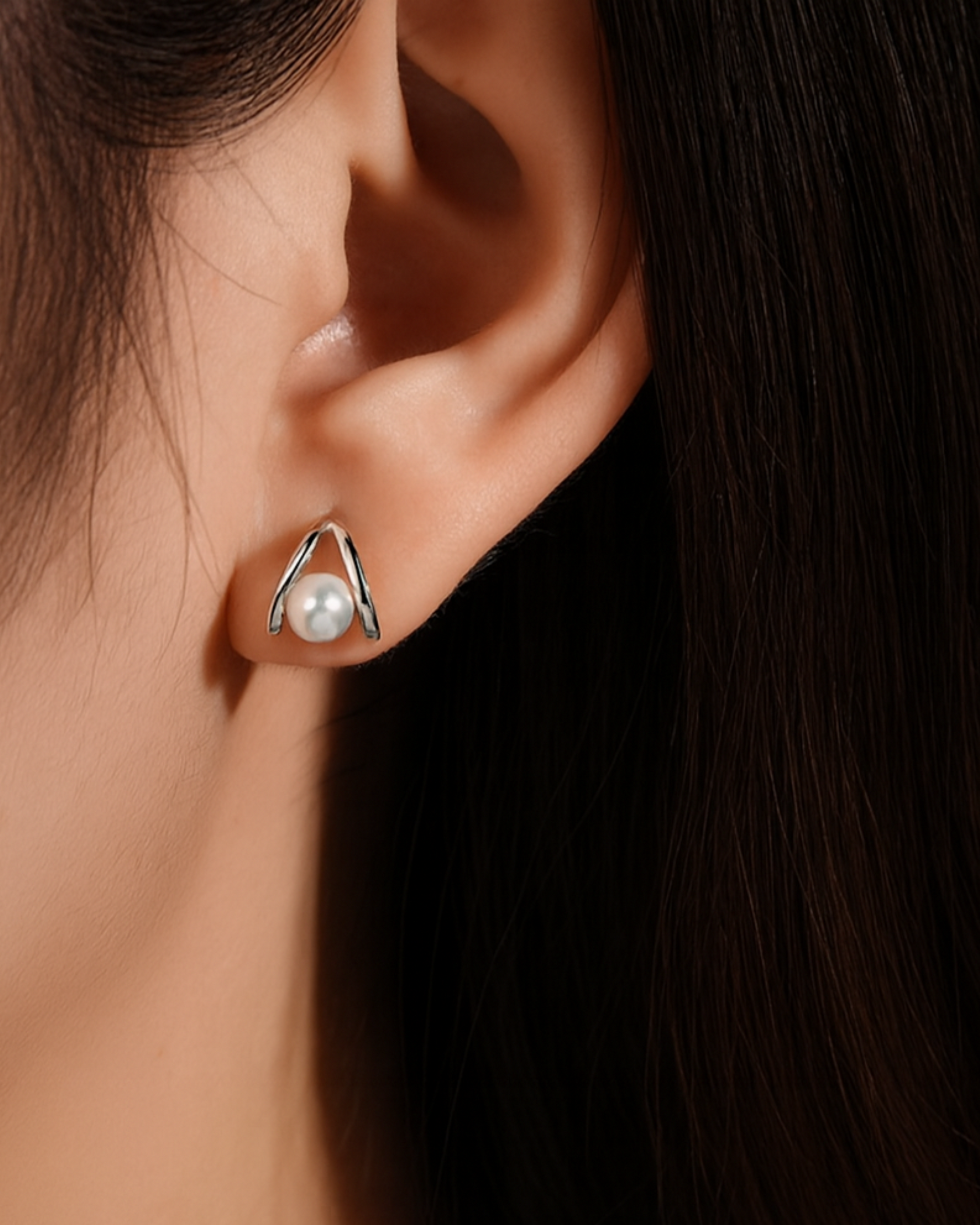 silberne Ohrstecker vergoldet mit Perle – minimalistisches Design 