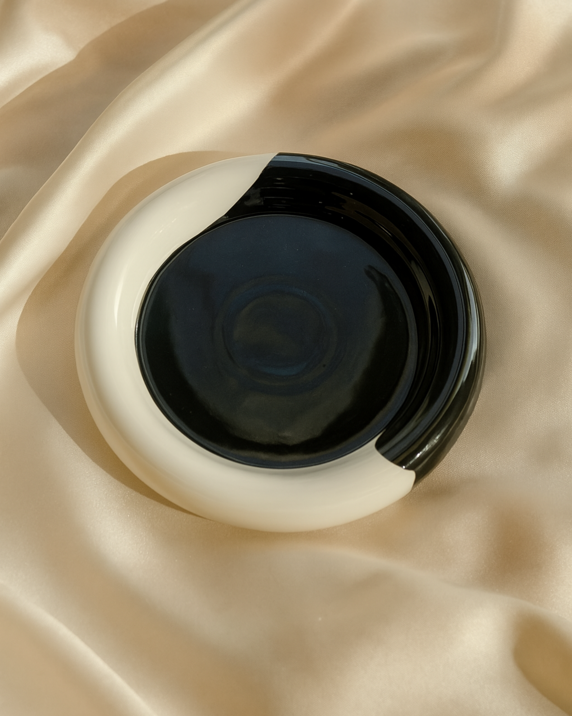 Schmuckteller schwarz weiß edel - minimastisches Design