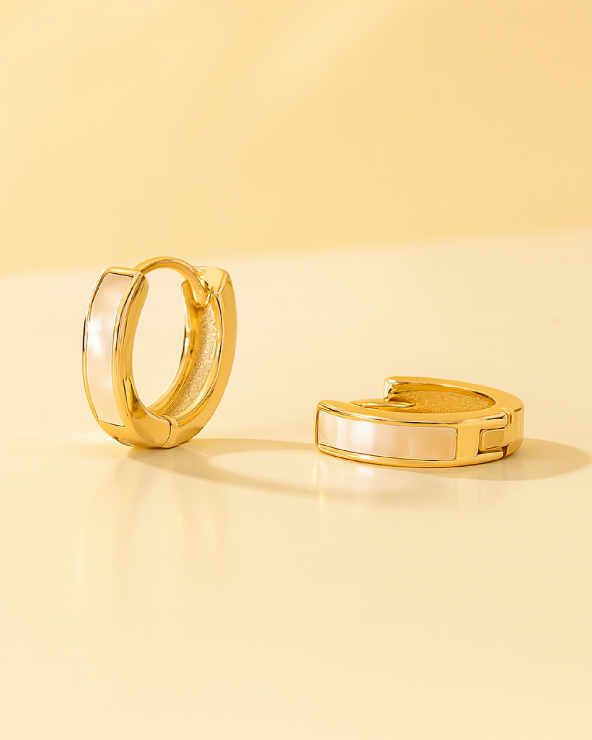 Creolen aus Sterling Silber mit Perlmutt 