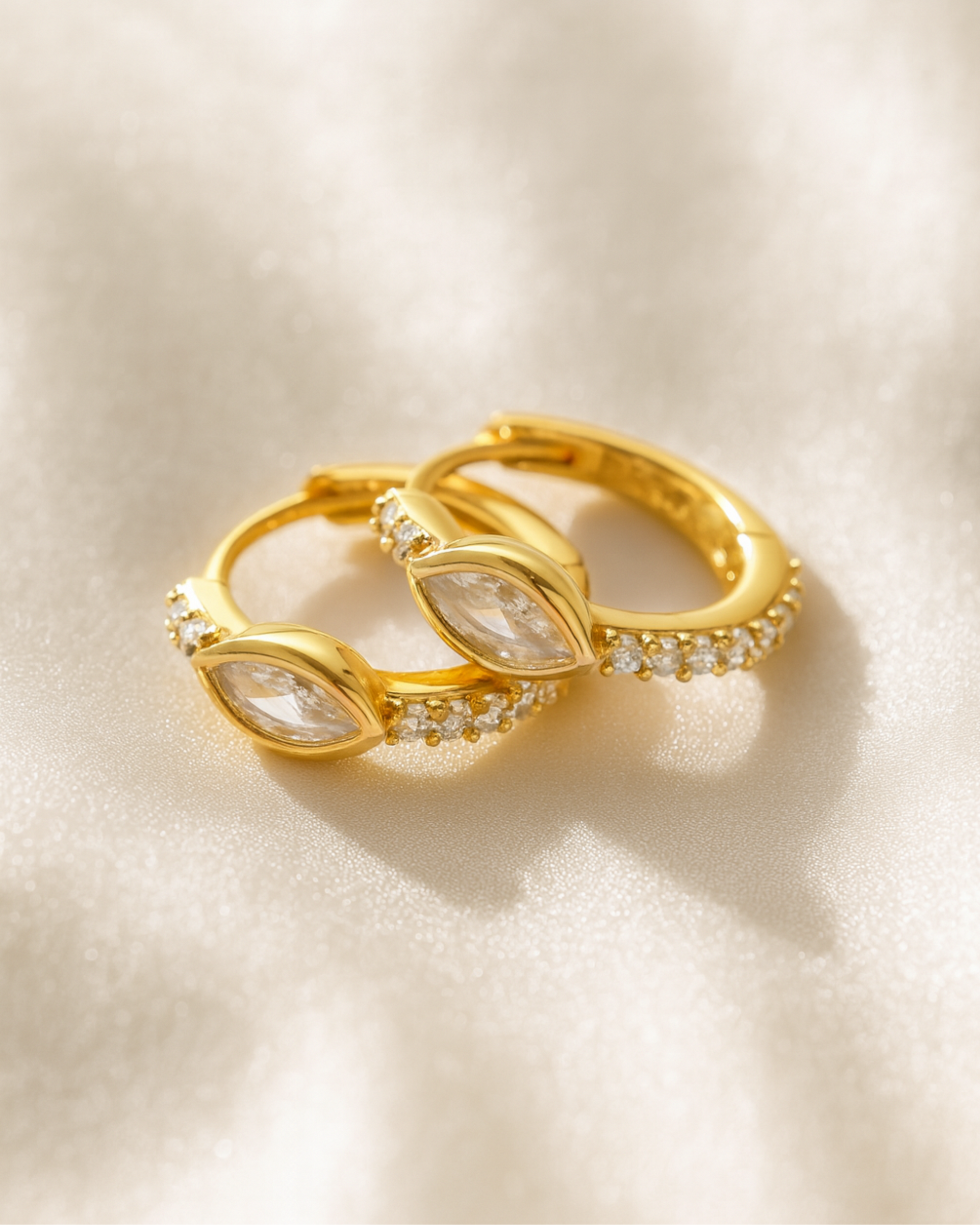 Creolen aus Sterling Silber mit Zirkonia Steinen, vergoldet - minimalistisches Design