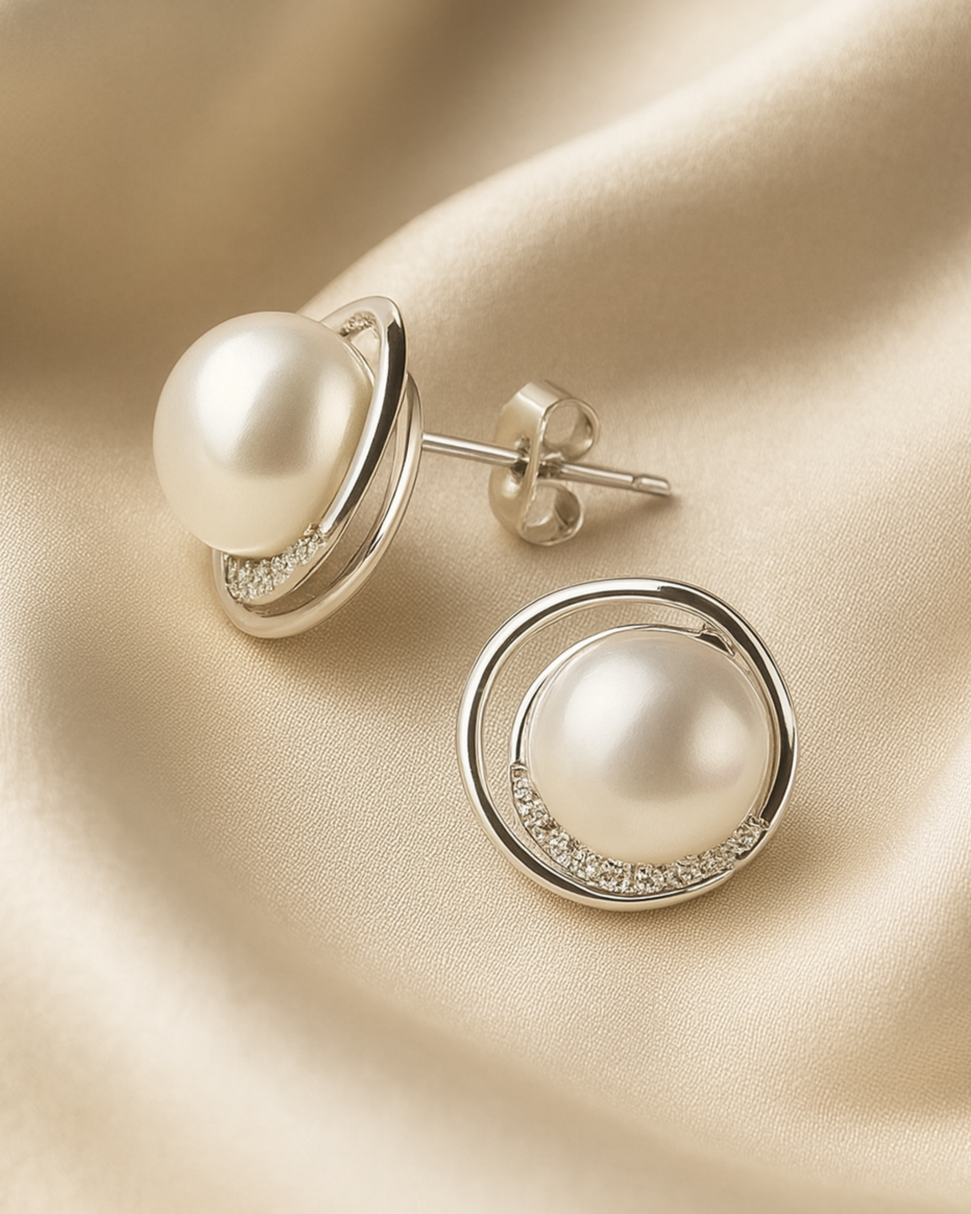 silberne Ohrstecker vergoldet mit Perle und Zirkonia Steinen – minimalistisches Design