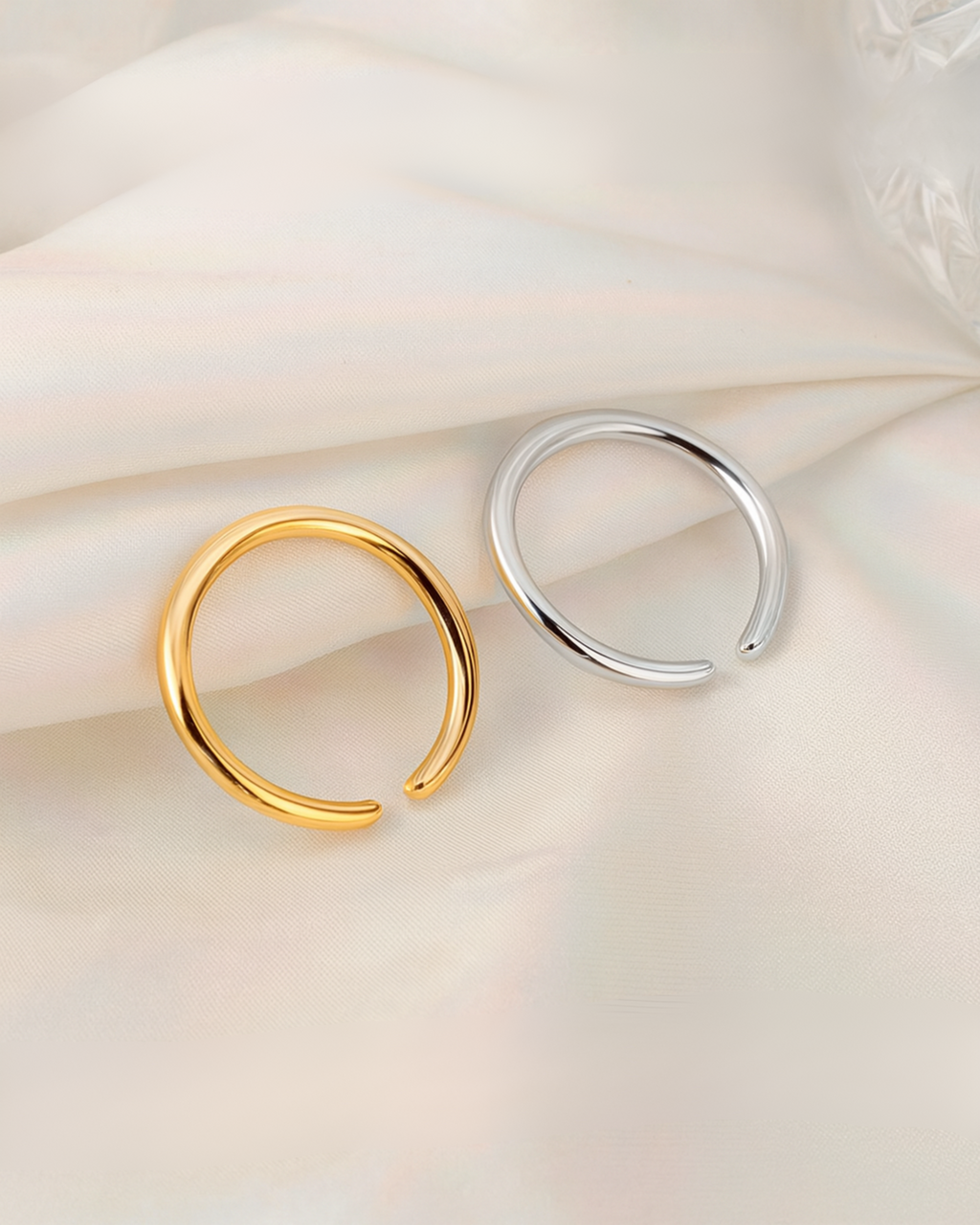 Minimalistischer Ring aus 925 Silber, geschwungene Form. Verstellbar & auch als 18k vergoldete Version erhältlich