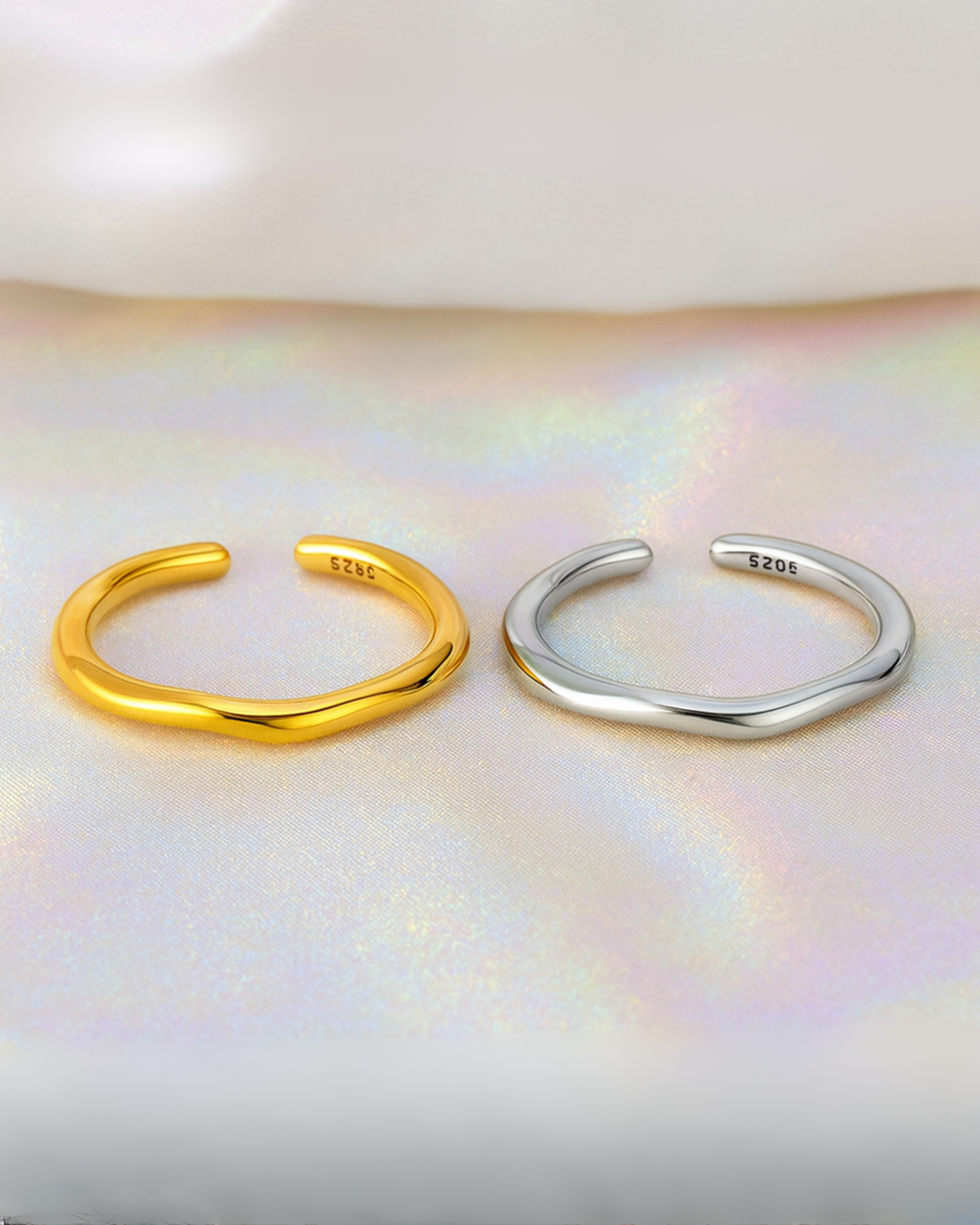 Minimalistischer Ring aus 925 Silber, geschwungene Form. Verstellbar & auch als 18k vergoldete Version erhältlich