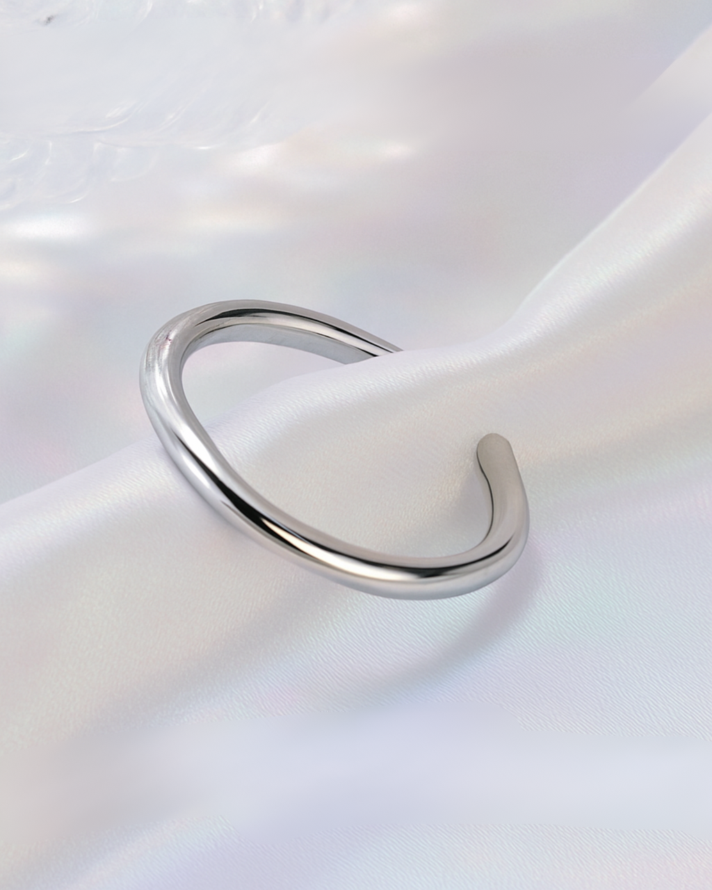 Minimalistischer Ring aus 925 Silber, geschwungene Form. Verstellbar