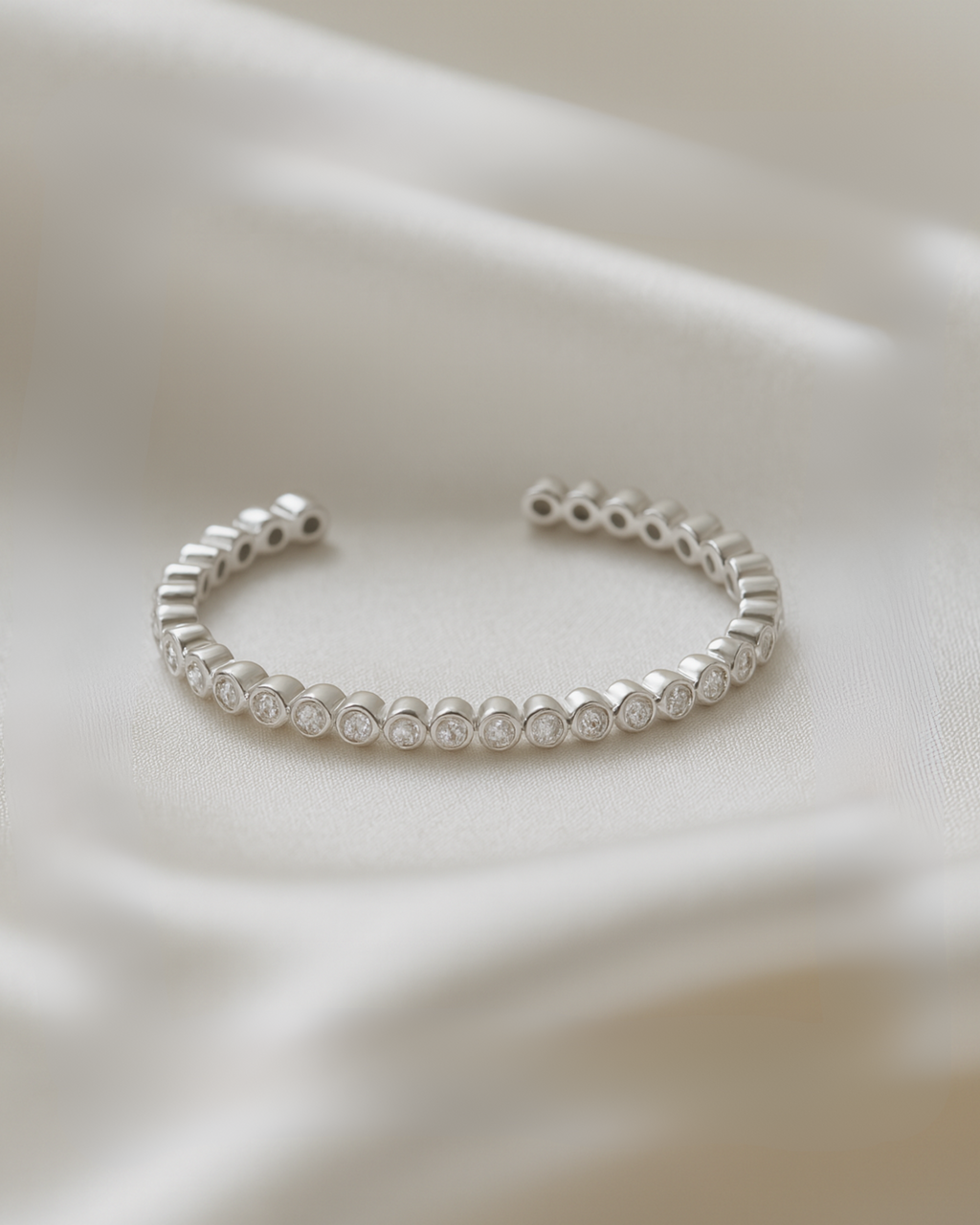 zirkonia ring aus sterling silber - minimalistisch und verstellbar von PERLI.